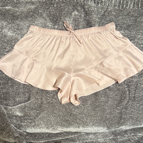 Victoria’s Secret || Sexy Ruffle Sleep Shorts (M) - Picture 1 of 7